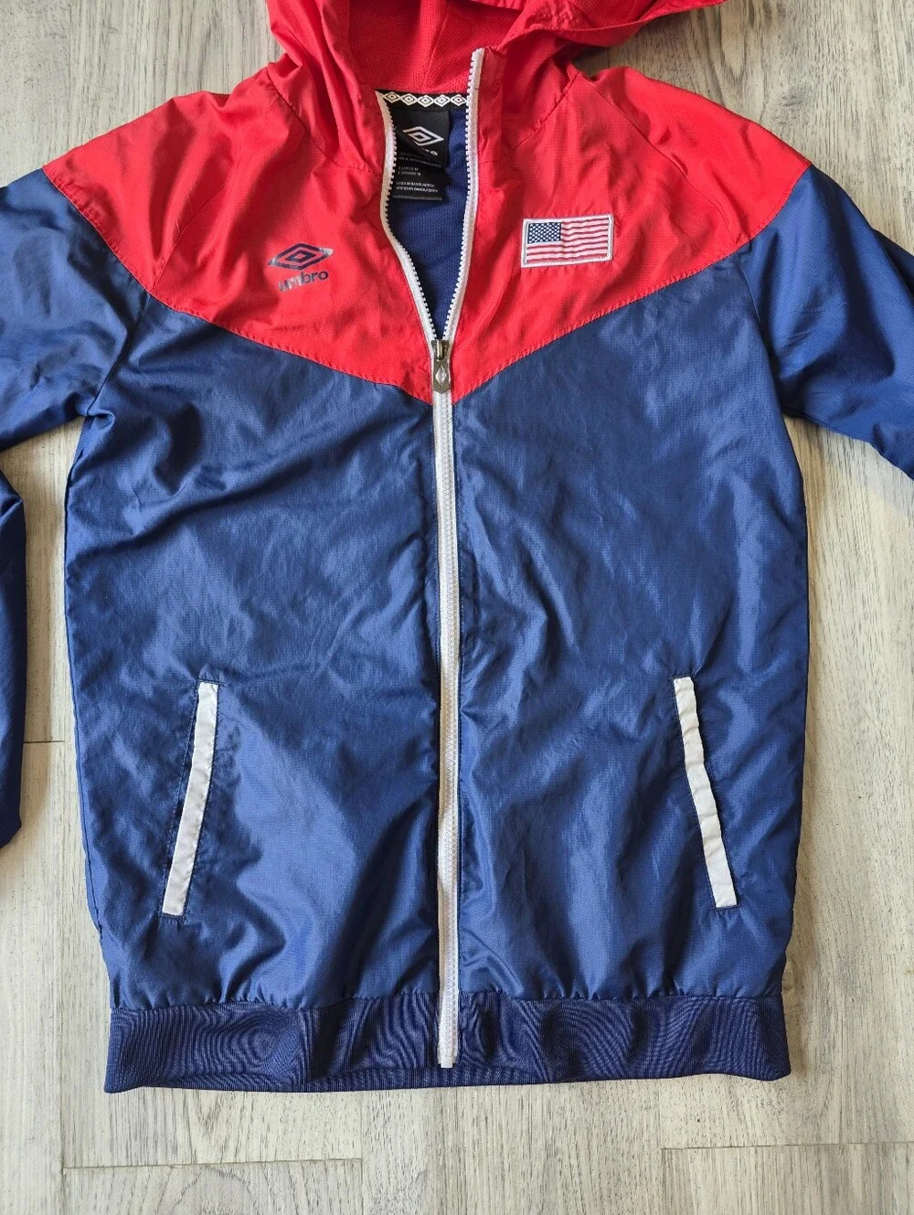 Umbro USA Boys Youth XL 18 Hooded Windbreaker Jacket Red Navy Soccer Flag